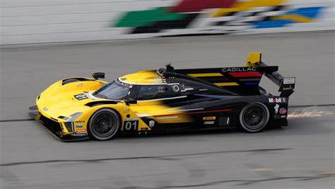 what time does the rolex 24 start